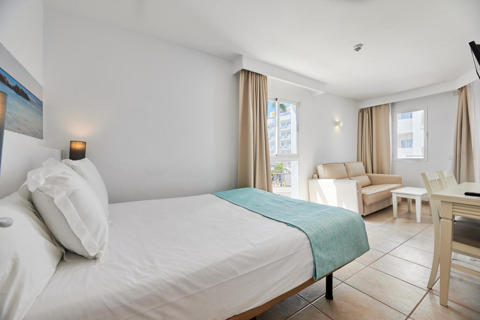 Aluasun Continental Park Hotel & Apartments Playa de Muro  Ngoại thất bức ảnh