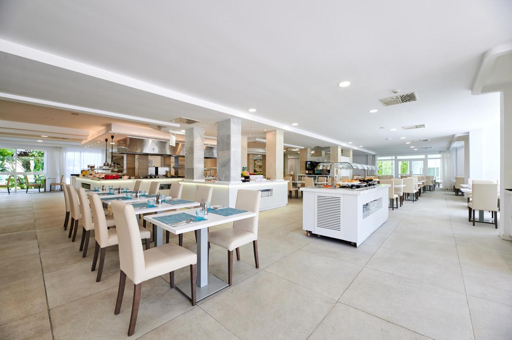 Aluasun Continental Park Hotel & Apartments Playa de Muro  Ngoại thất bức ảnh